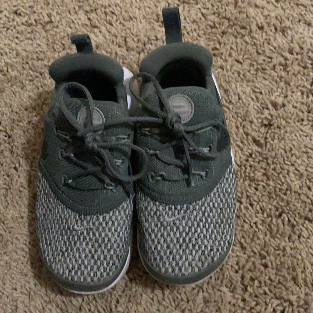 Boys Nike tennis shoes